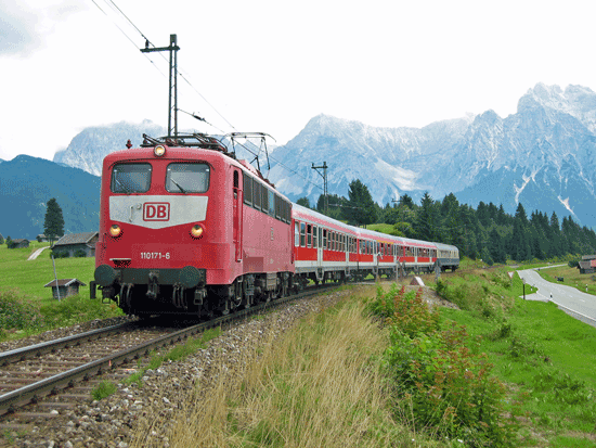 110 171-6 mit einer Regionalbahn